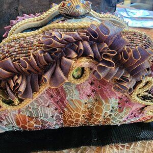 MARY FRANCES SEASHELL BAG WITH METAL SHELL CLASP, HINGED OPENING